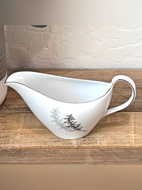 Fukugawa Other - Vintage Fukagawa Arita Hand Painted Pattern 714 Gravy Boat Japan